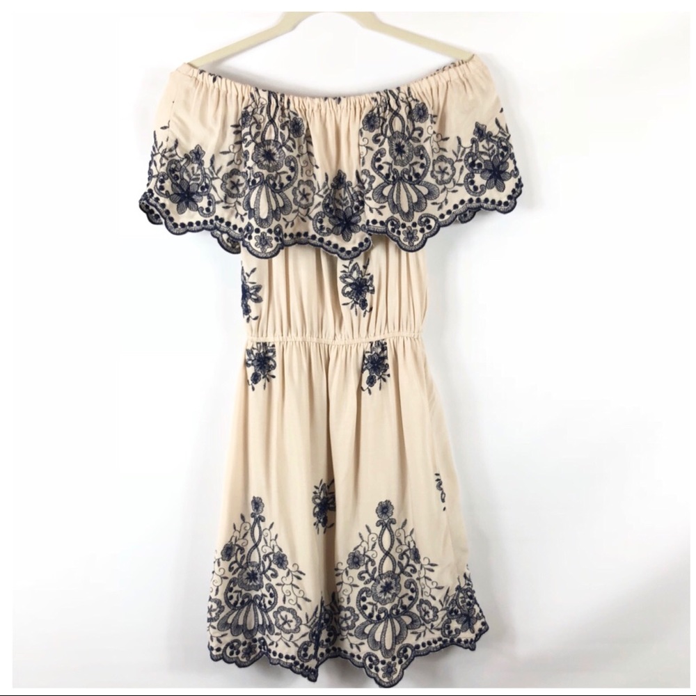 NWT Off the Shoulder Floral Embroidered Dress S/M
